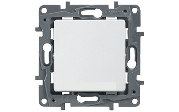 Картинка: переключатель 10а винты (белый) etika в Минске