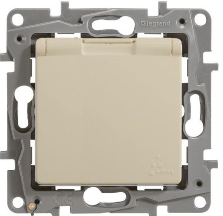 Изображение: розетка 2р+е нем.стд. с крышкой, со шторками ip44 (слоновая кость) etika в Минске